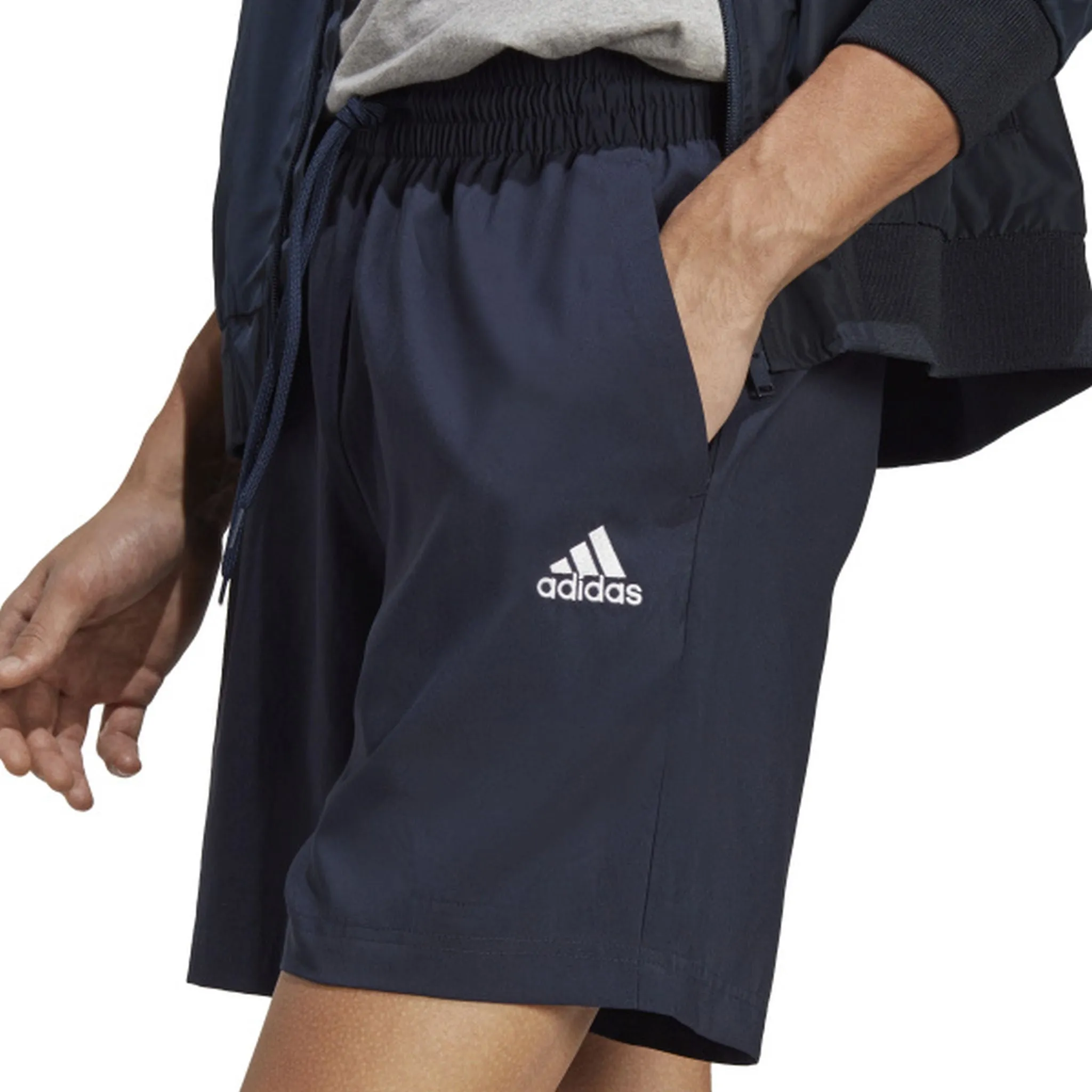 Adidas Essentials Chelsea Shorts mit kleinem Logo