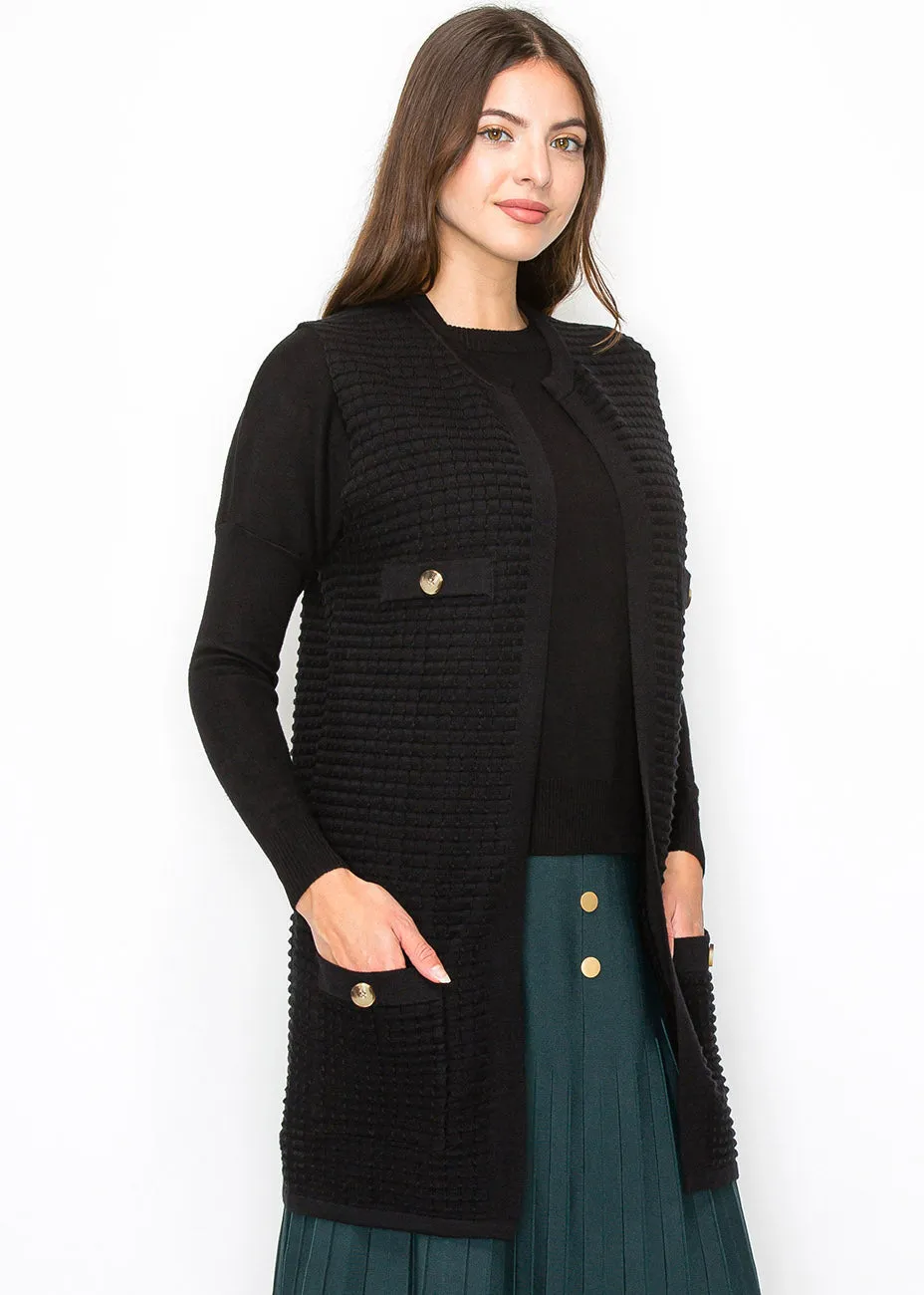Schwarze Strickweste mit Goldknopf-Details