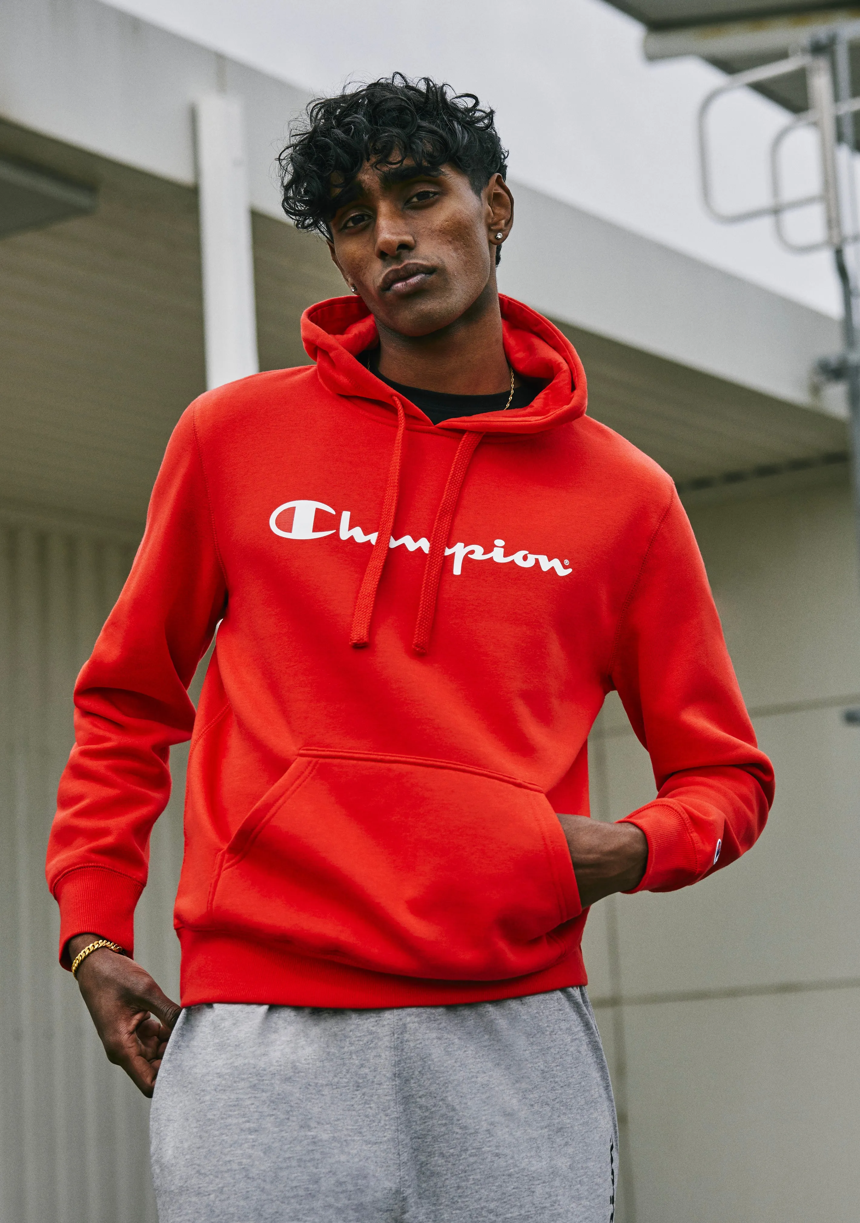 Champion Herren Script Logo Hoodie <br> AY79N GJR