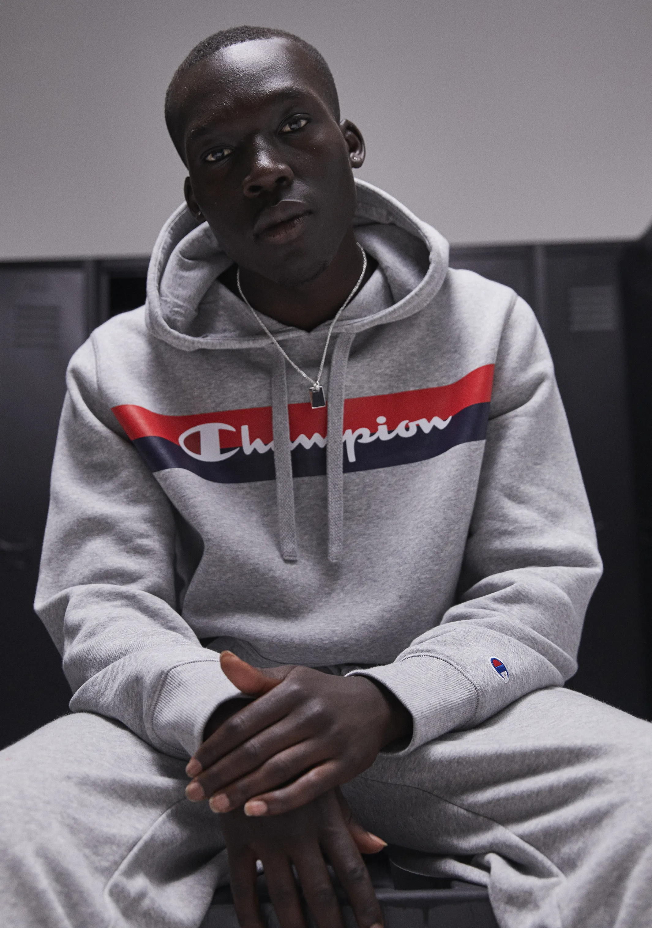 Champion Herren Sportliches Grafikdruck Hoodie Oxford Grau <br> AXWPN 6Y4