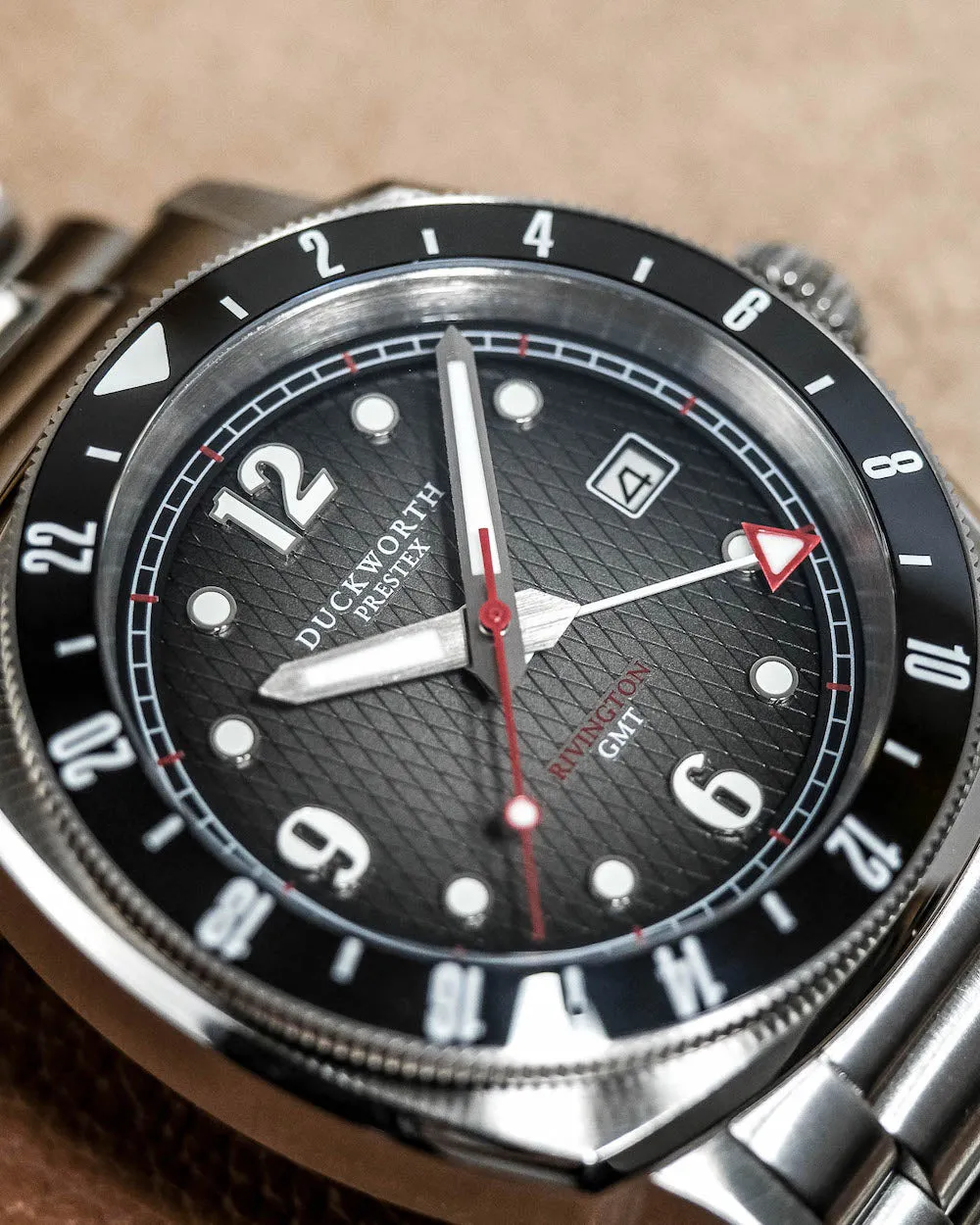Duckworth Prestex Uhren Duckworth Prestex Rivington GMT Schwarz Grau Rauchfarbenes Stahlarmband Uhr