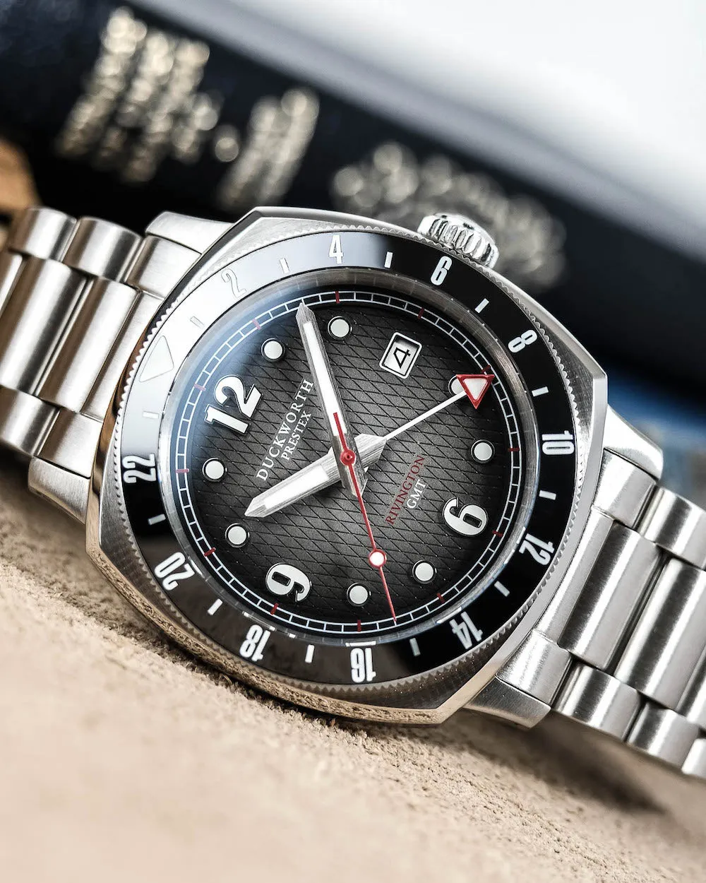 Duckworth Prestex Uhren Duckworth Prestex Rivington GMT Schwarz Grau Rauchfarbenes Stahlarmband Uhr