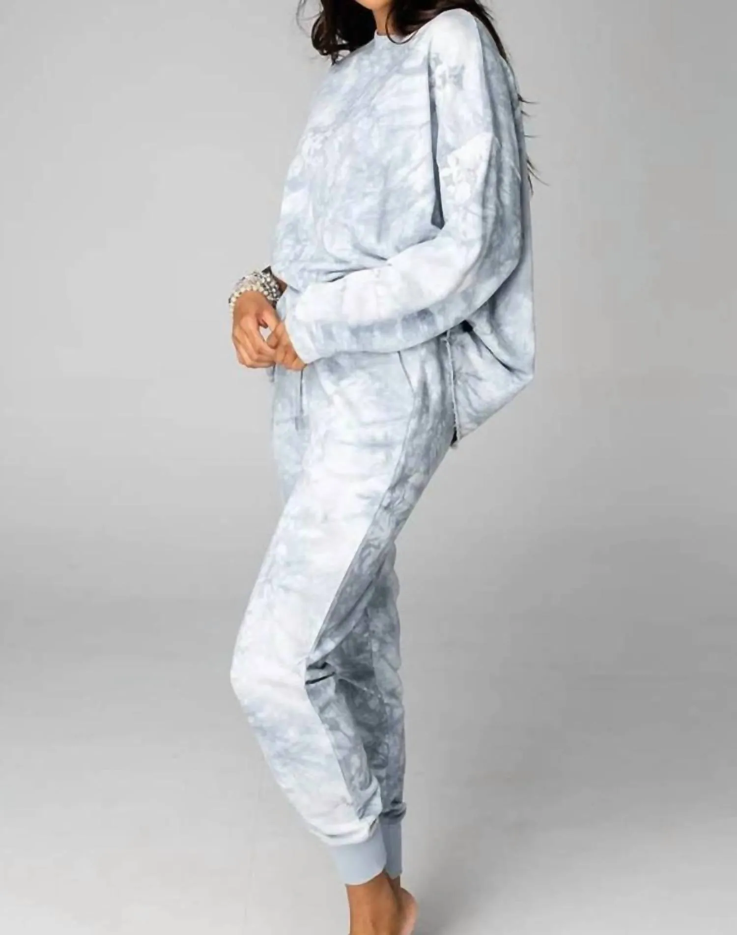 Loungehose In Grauen Wolken