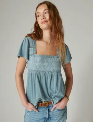 Lucky Brand Besticktes T-Shirt mit Quadrat-Ausschnitt in Staubblau Lucky Brand