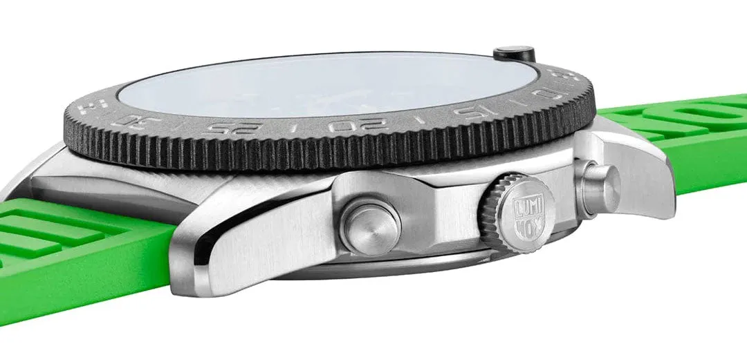 Luminox Pacific Taucher Chronograph Edelstahl Schwarz Zifferblatt Grünes Gummiarmband Tag/Datum Taucher Quarz Herrenuhr XS.3157.NF Luminox Uhren