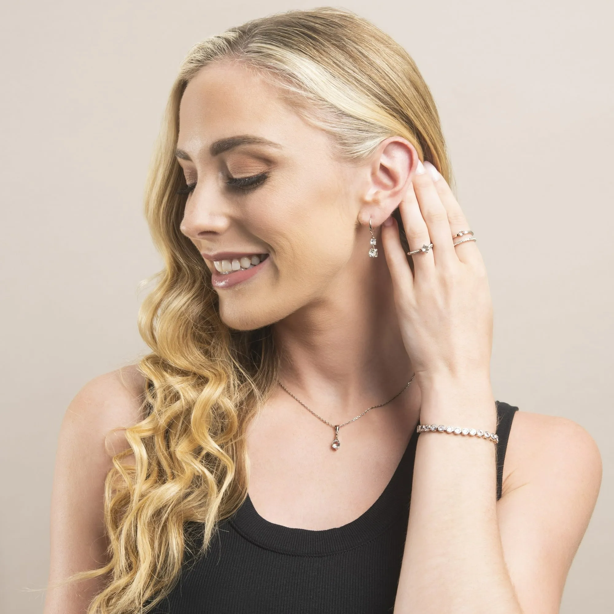 Luxuriöser Swarovski-Schmuck Kadence Ohrringe mit Swarovski-Kristallen in 18 Karat Weißgold beschichtet