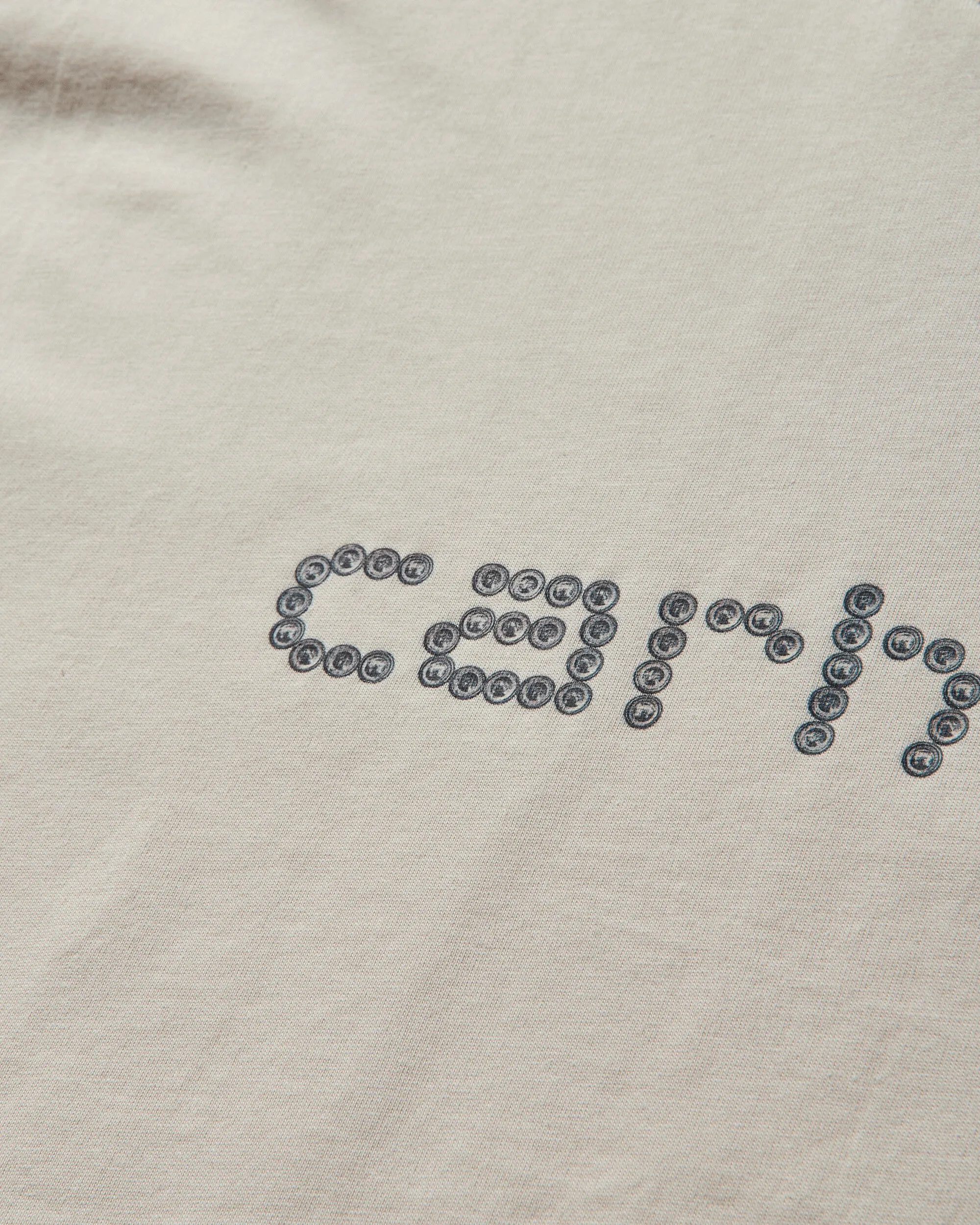 Herren T-Shirt mit Nieten-Schriftzug in Natur