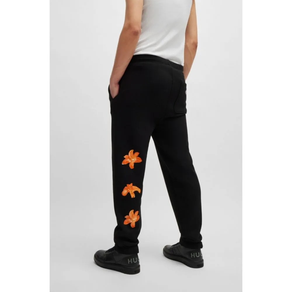 Bequeme Jogginghose mit floralem Logo-Design
